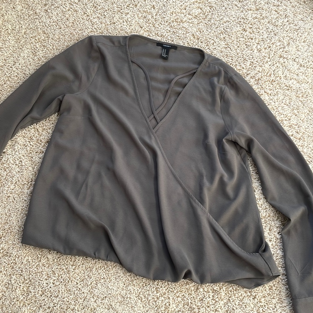 Forever 21 Dark Green Chiffon Criss-Cross Neckline Long Sleeve Top Size Medium